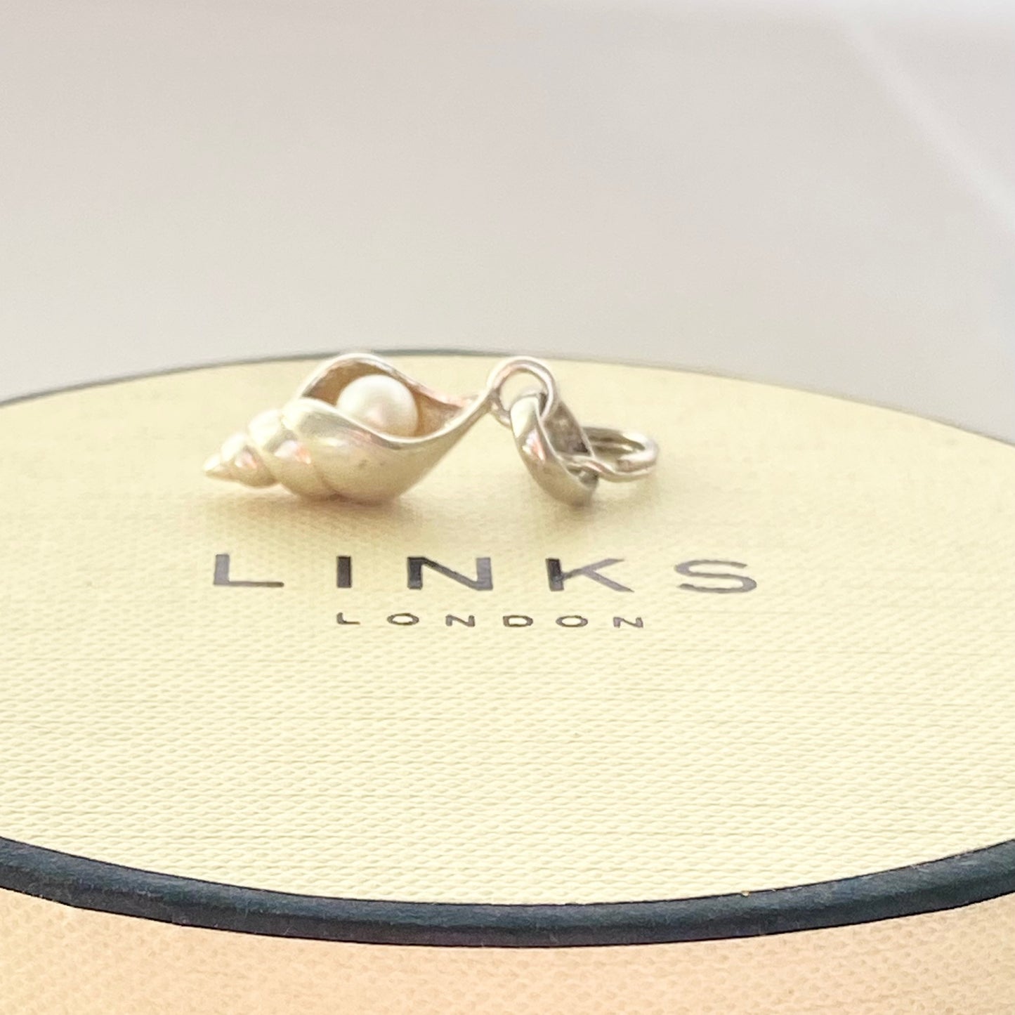 Pre loved Links of London Sterling Silver Pearl Shell Charm