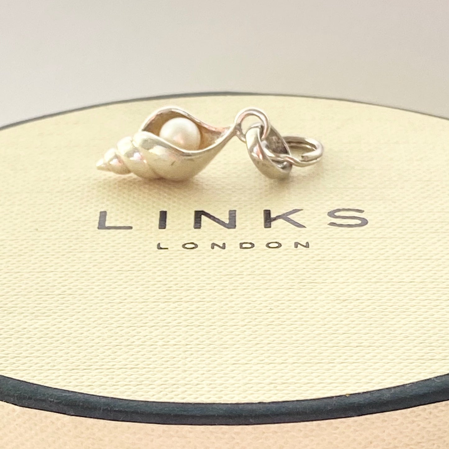 Pre loved Links of London Sterling Silver Pearl Shell Charm