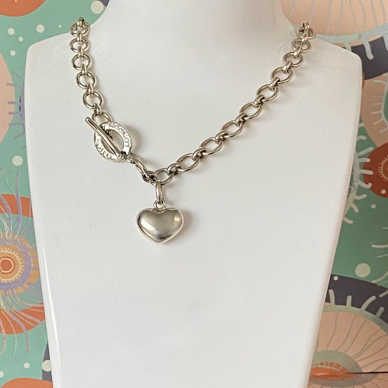 Links of London Sterling Silver Signature Link Necklace with a puffed Heart Charm. Stunning Links of London Classic T Bar Necklace. Fantastic Condition Preloved