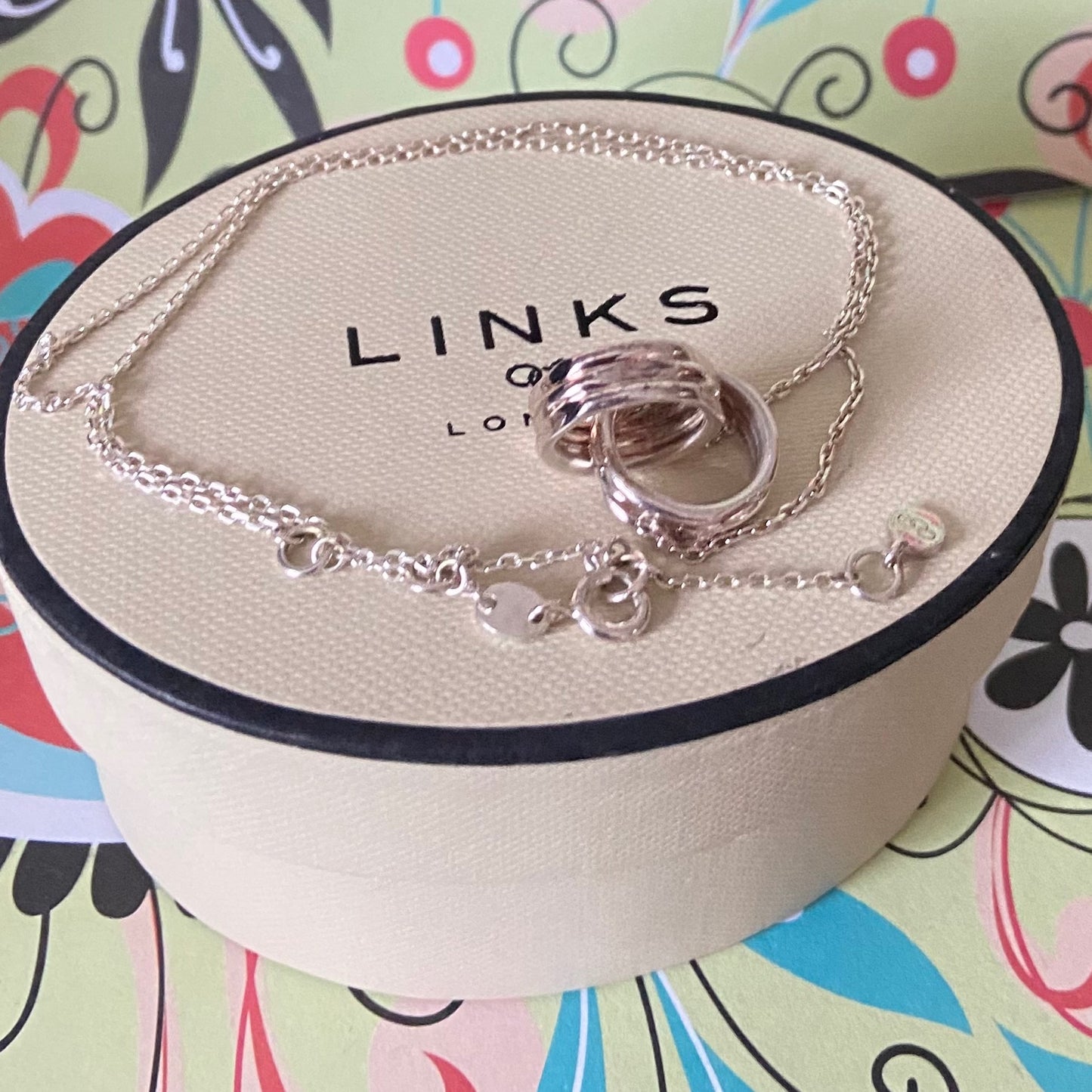 New! Links of London 20/20 Silver Interlocking necklace