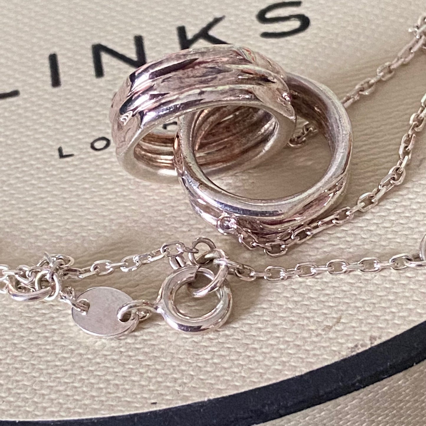 New! Links of London 20/20 Silver Interlocking necklace