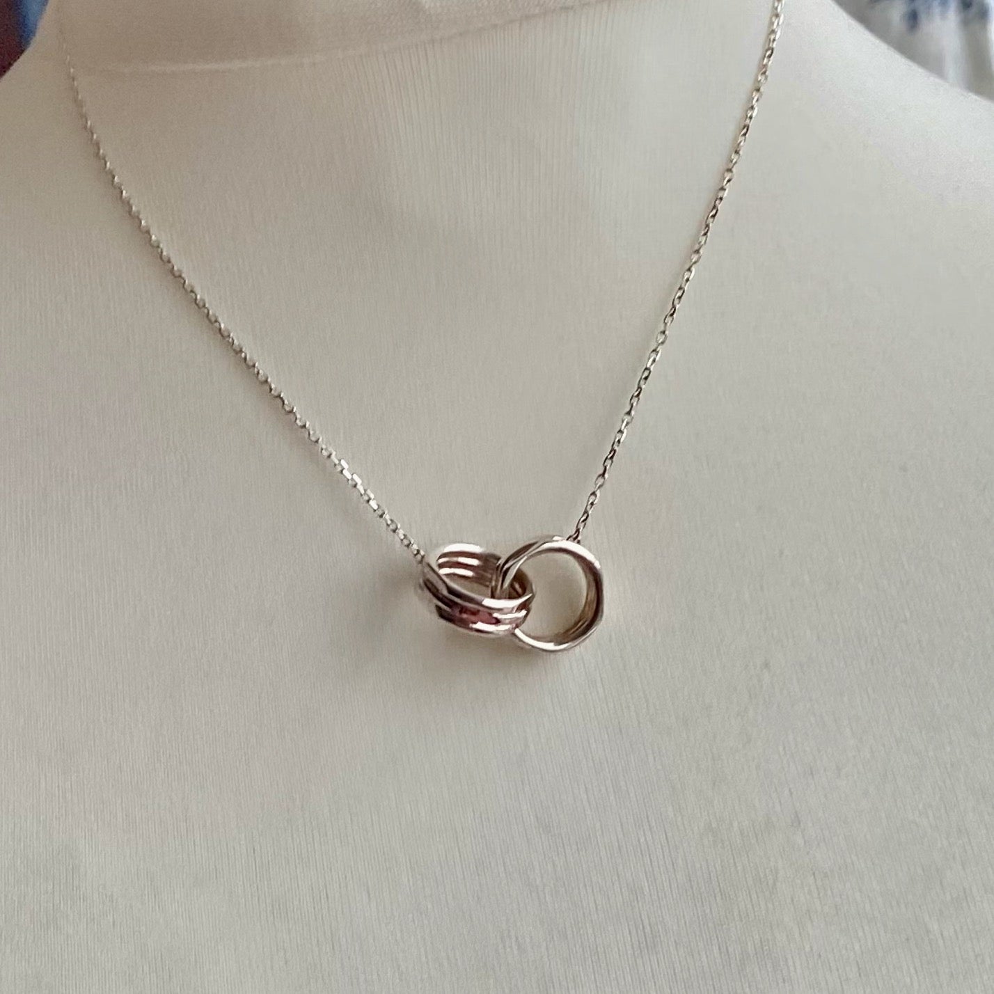 New! Links of London 20/20 Silver Interlocking necklace