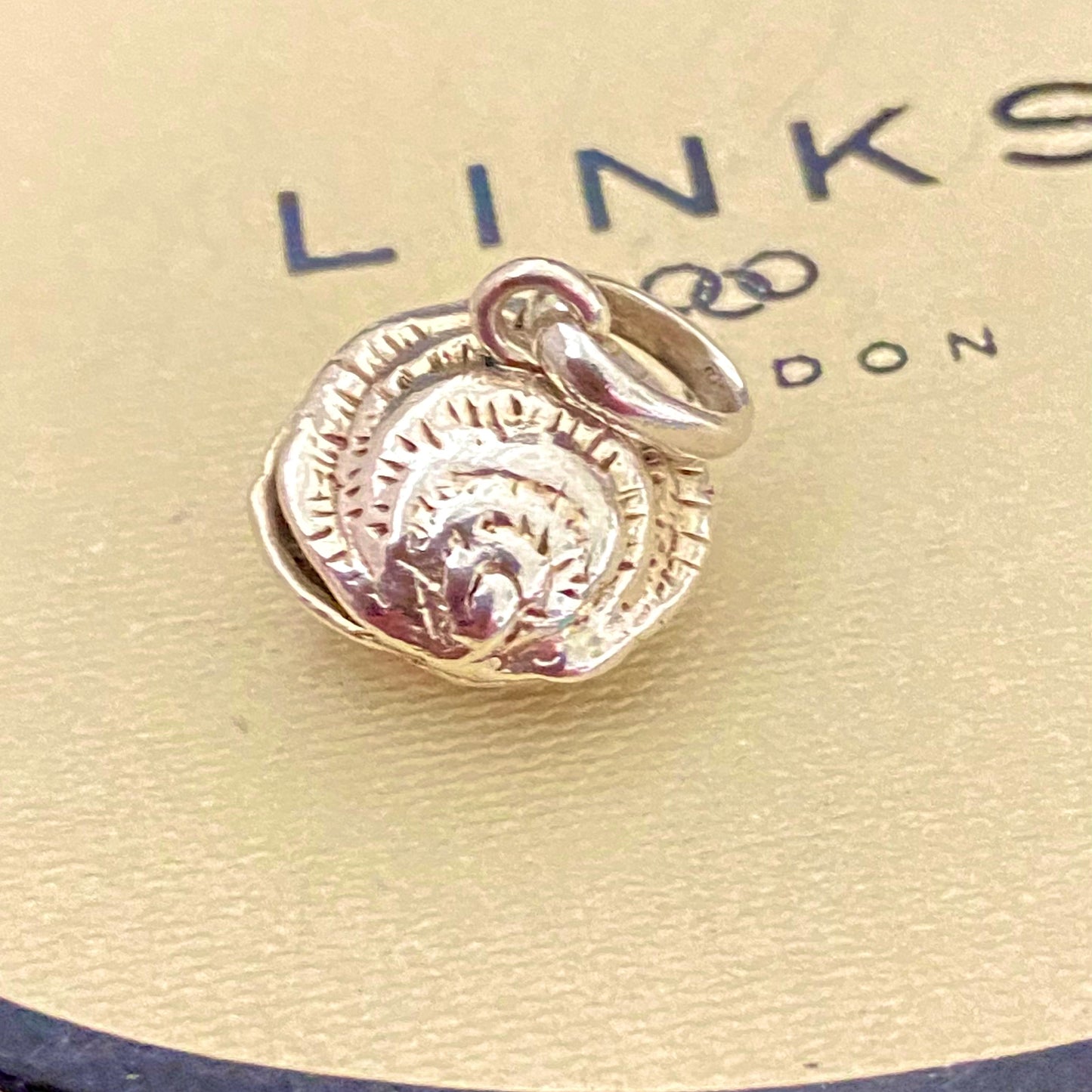Links of London Lucky Catch Shell with Nested Pearl with top fitting