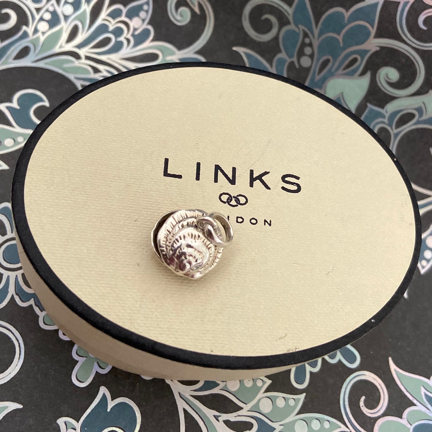 Links of London Lucky Catch Shell with Nested Pearl with top fitting