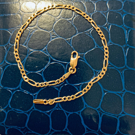 Delicate 9ct Gold Figaro bracelet