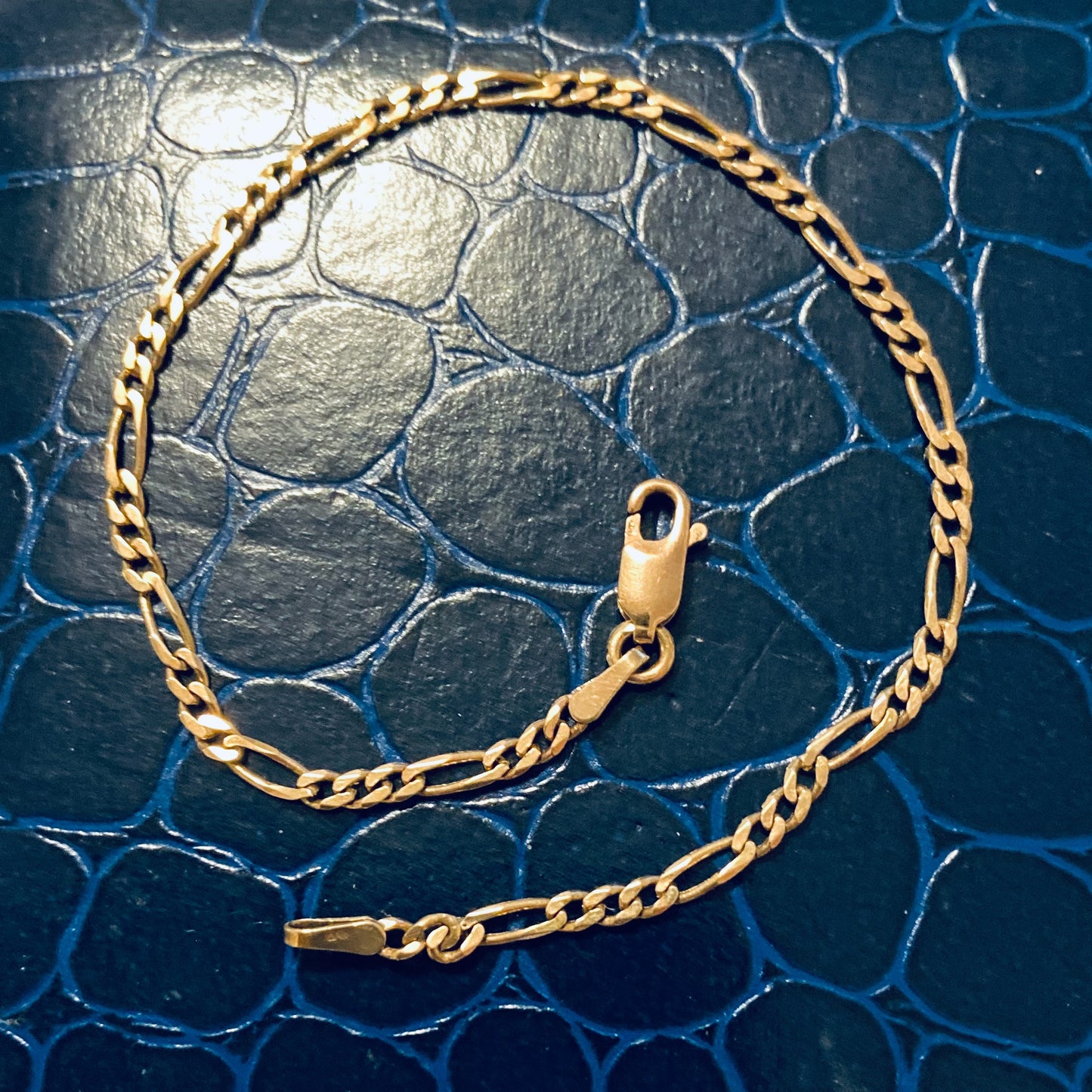Delicate 9ct Gold Figaro bracelet