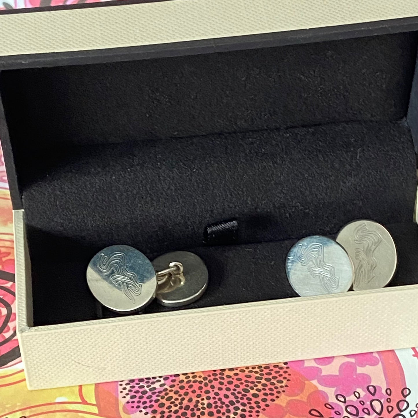 Authentic Sterling Silver Classic Links of London Cufflinks engraved with a line drawing of a Leopard. 21g of solid Silver