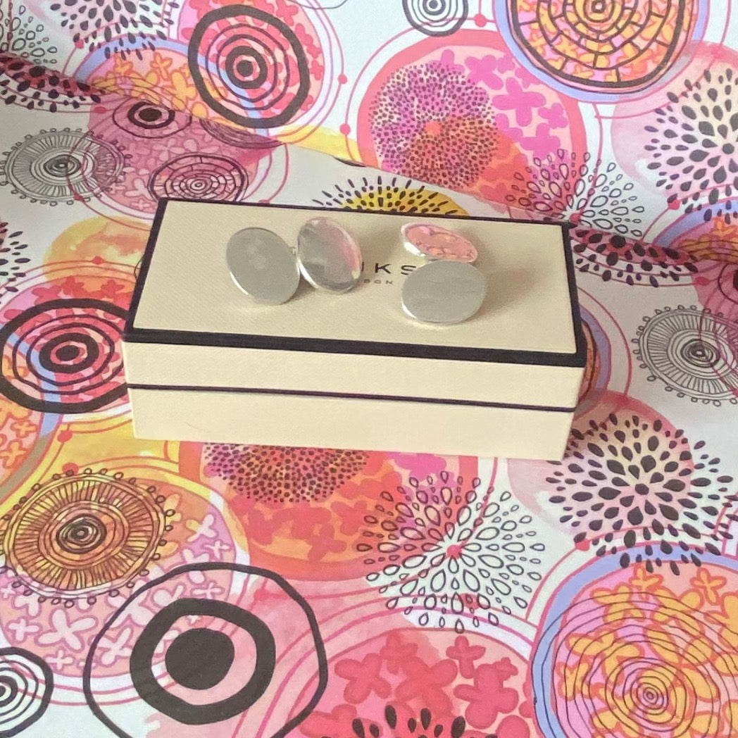 Authentic Sterling Silver Classic Links of London Cufflinks engraved with a line drawing of a Leopard. 21g of solid Silver