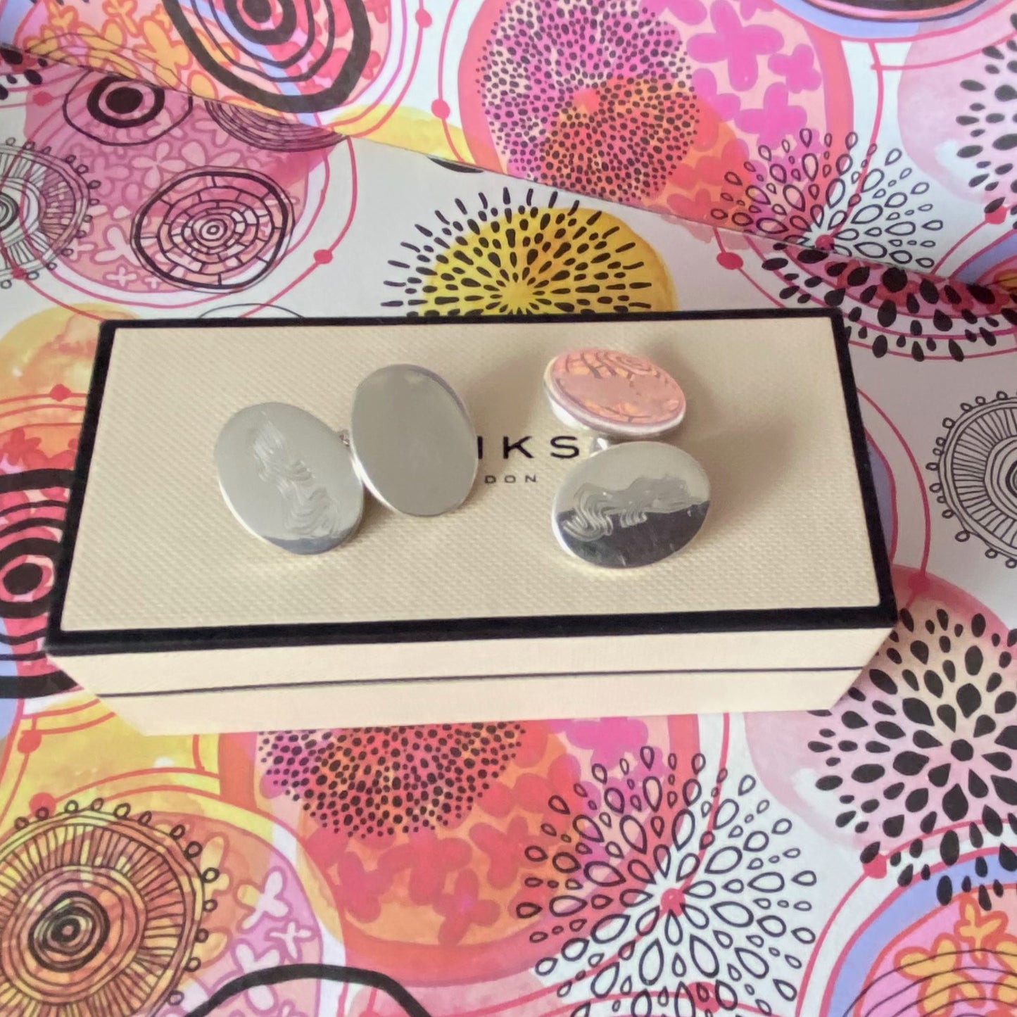 Authentic Sterling Silver Classic Links of London Cufflinks engraved with a line drawing of a Leopard. 21g of solid Silver