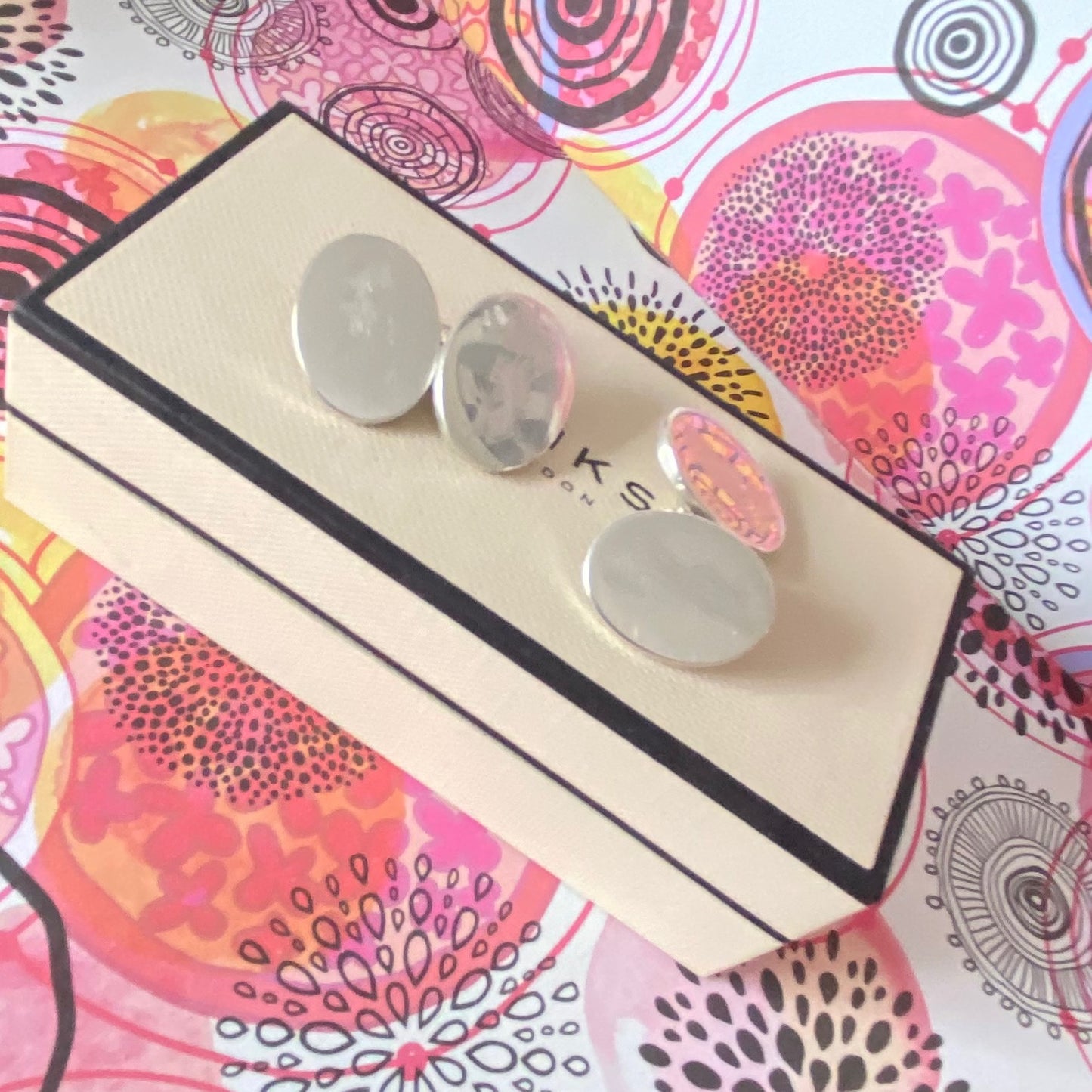 Authentic Sterling Silver Classic Links of London Cufflinks engraved with a line drawing of a Leopard. 21g of solid Silver