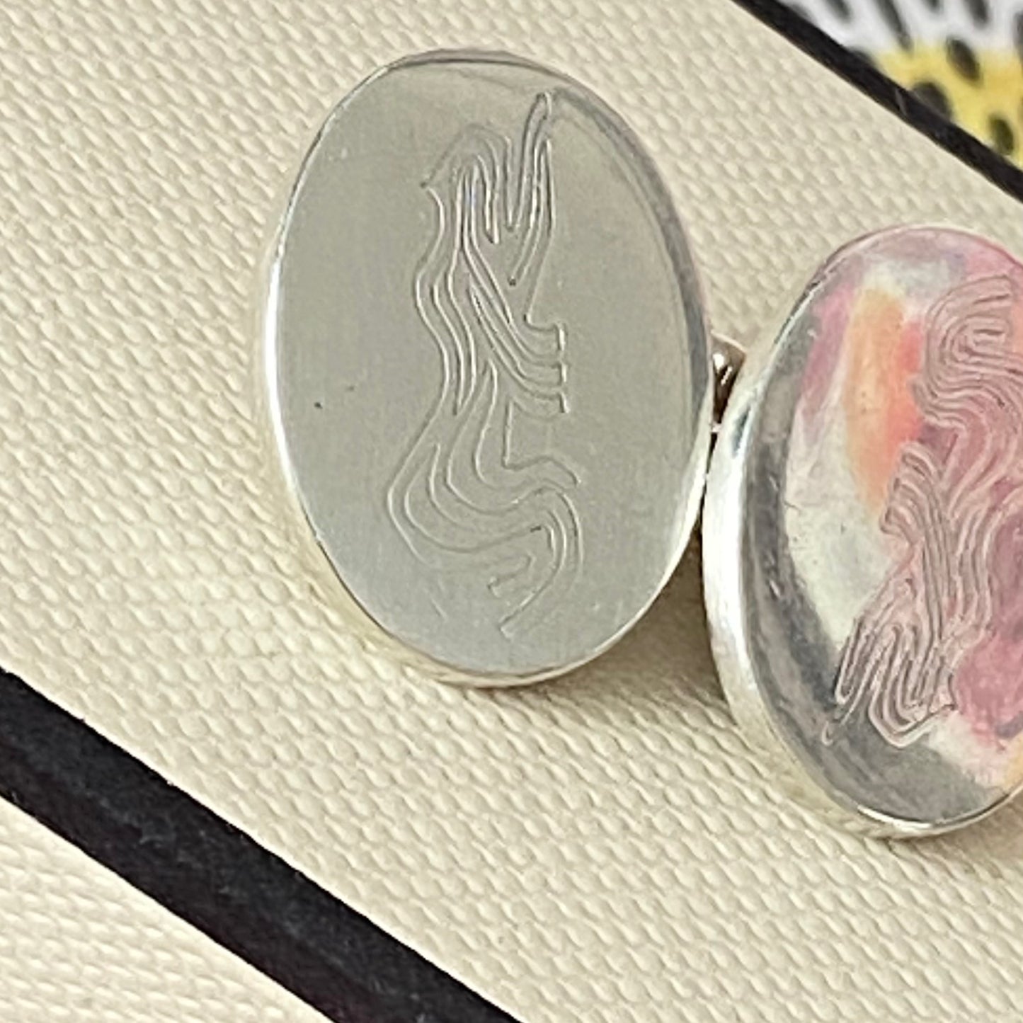 Authentic Sterling Silver Classic Links of London Cufflinks engraved with a line drawing of a Leopard. 21g of solid Silver