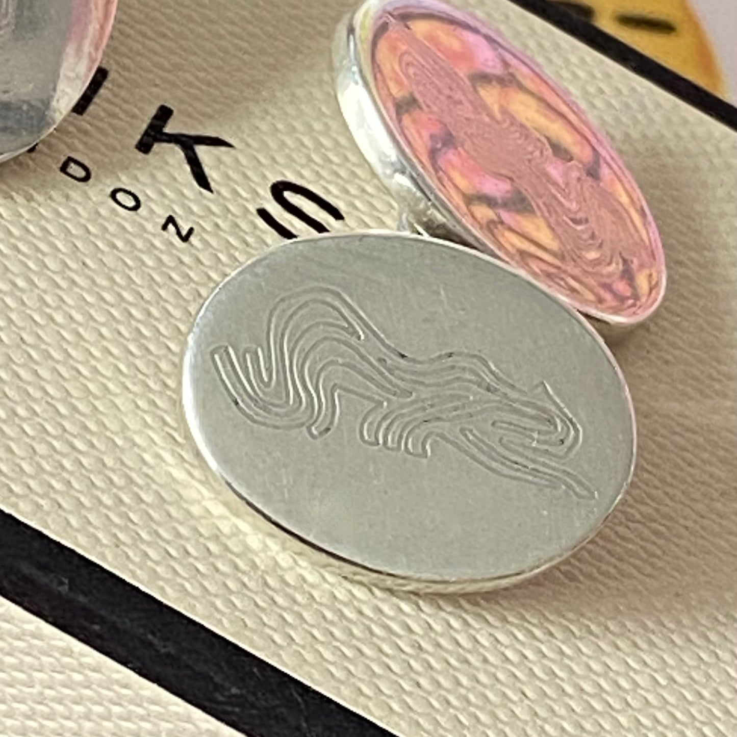 Authentic Sterling Silver Classic Links of London Cufflinks engraved with a line drawing of a Leopard. 21g of solid Silver