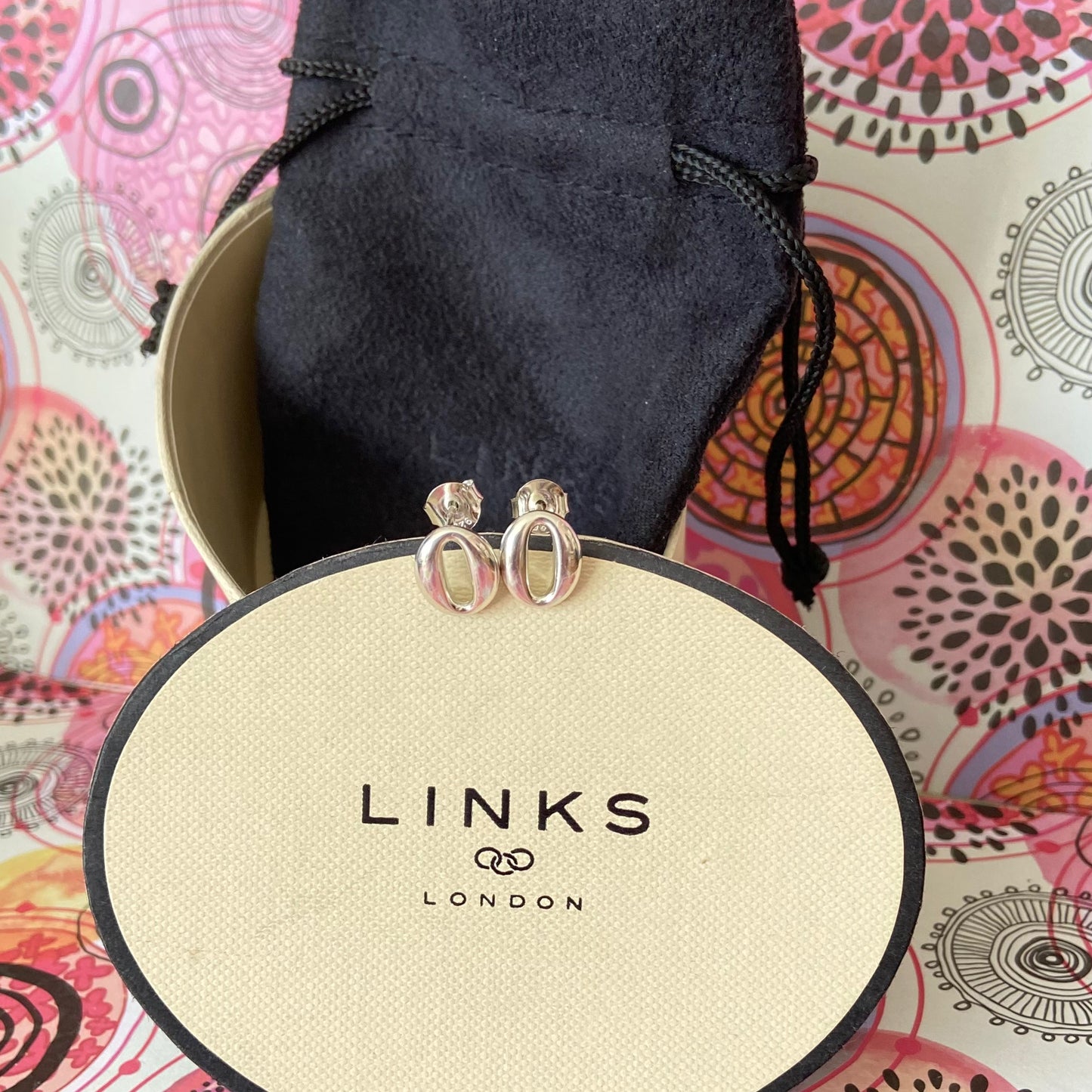 Links of London classic Sterling Silver Oval Stud Earrings.