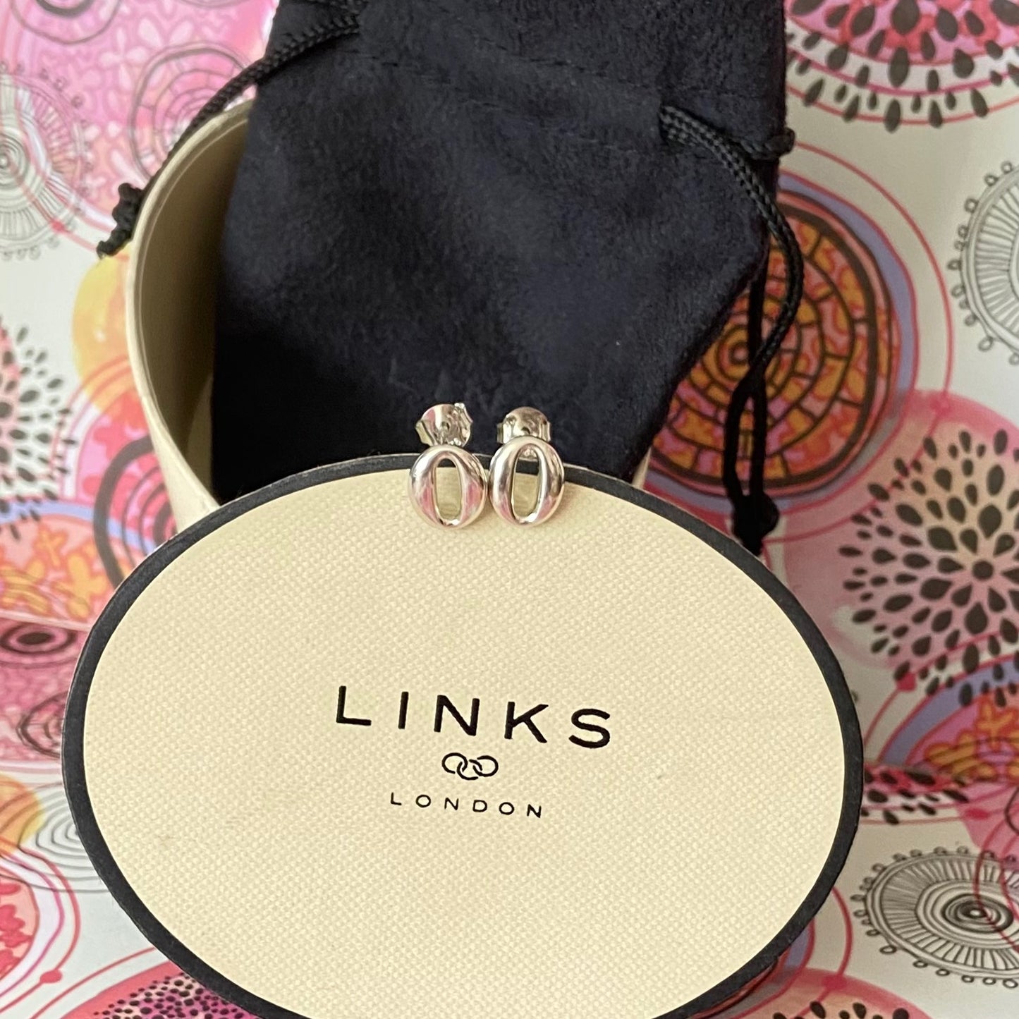 Links of London classic Sterling Silver Oval Stud Earrings.
