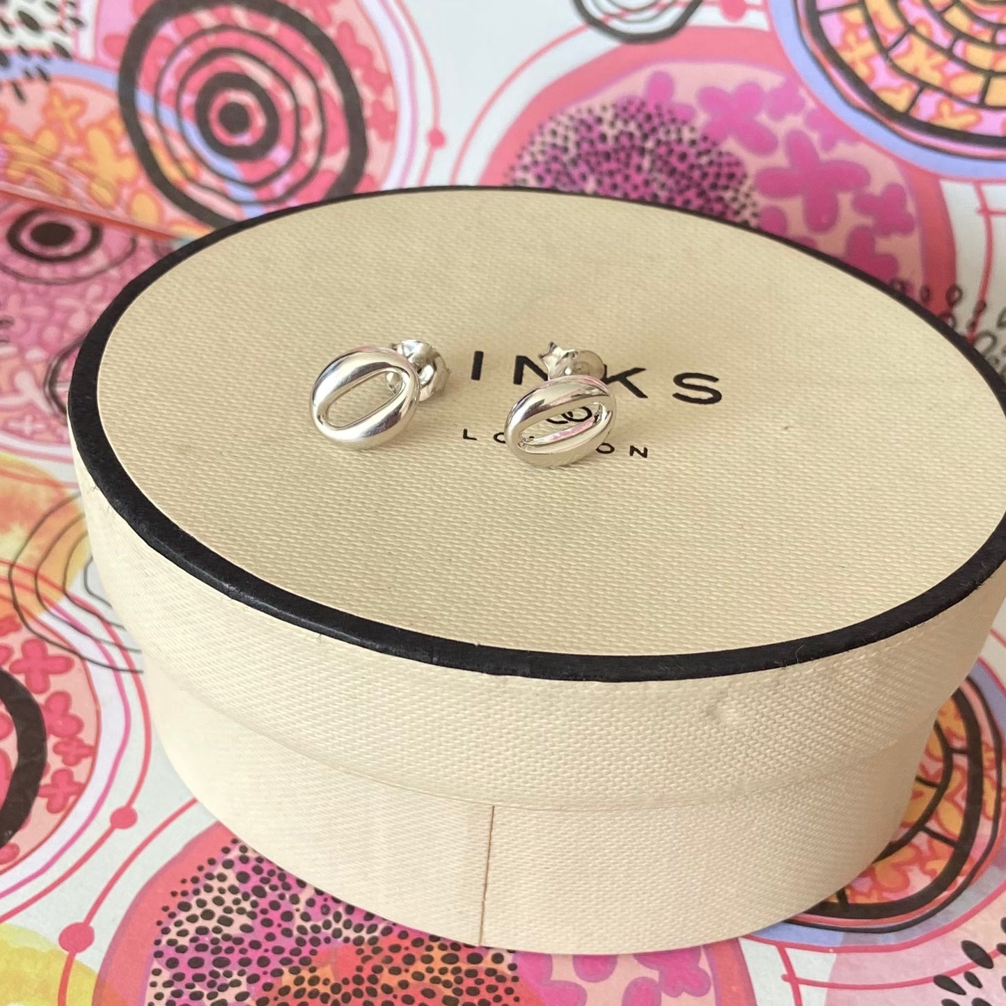 Links of London classic Sterling Silver Oval Stud Earrings.
