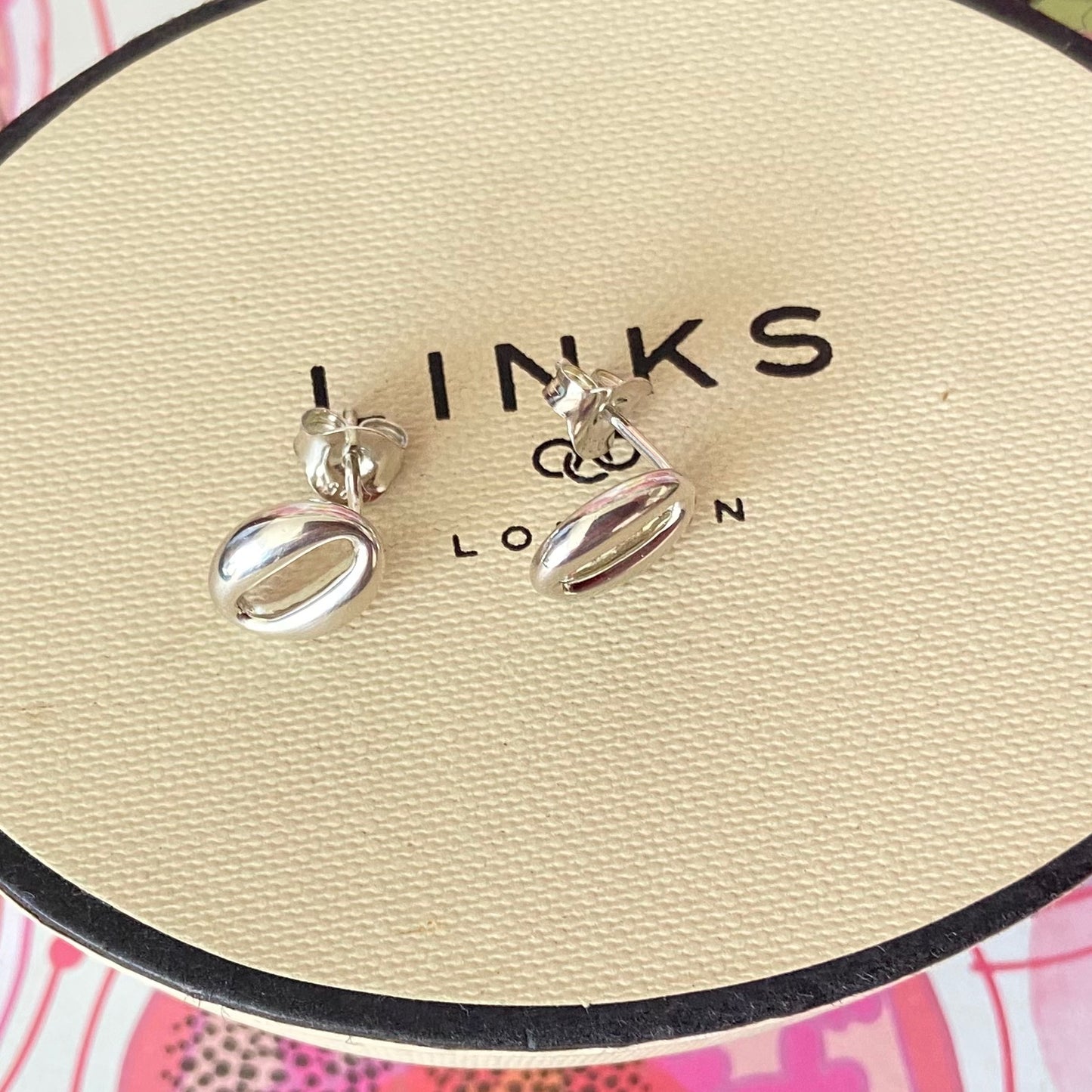 Links of London classic Sterling Silver Oval Stud Earrings.