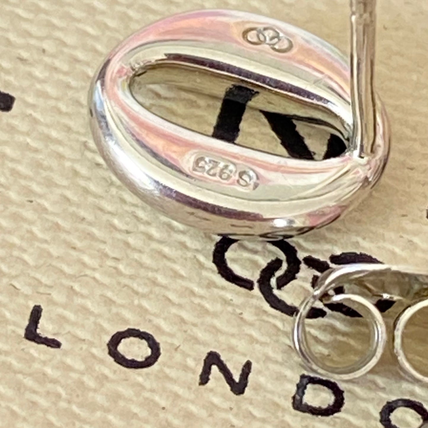 Links of London classic Sterling Silver Oval Stud Earrings.