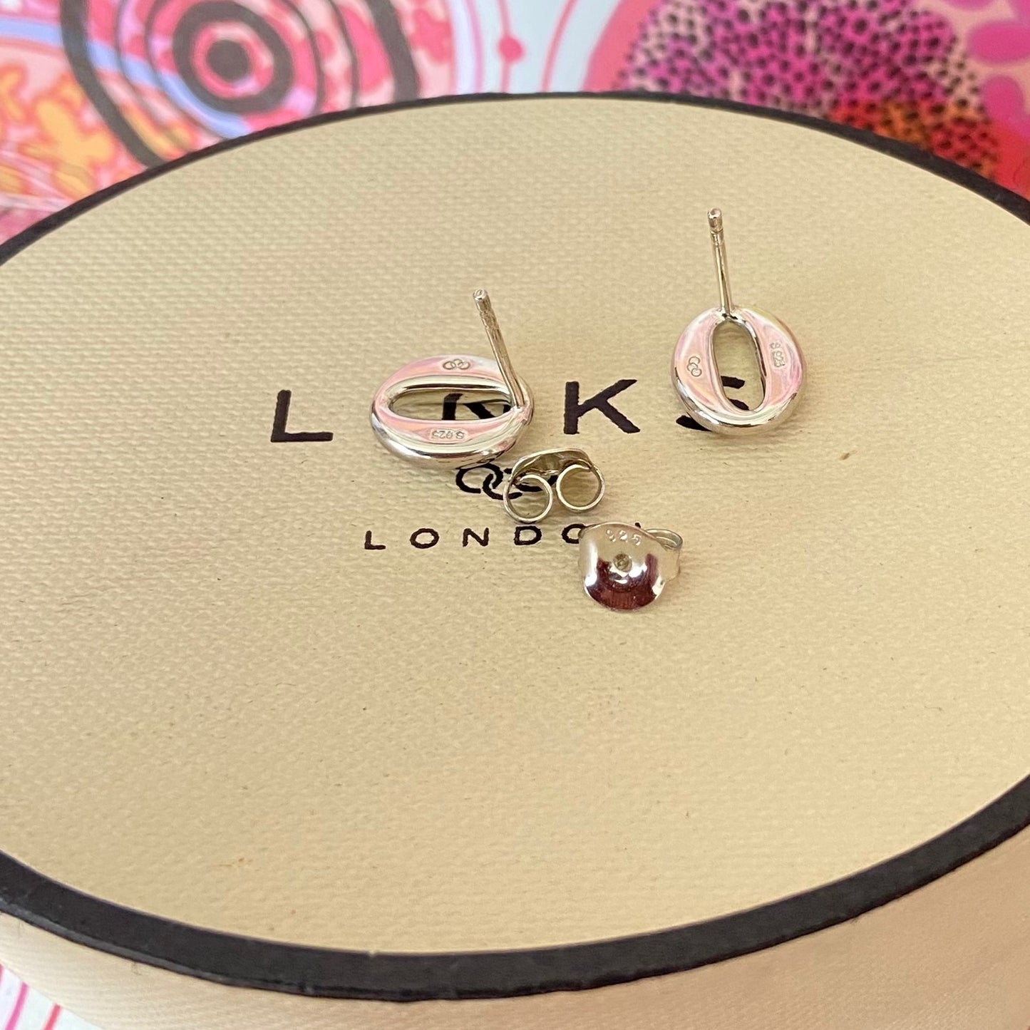 Links of London classic Sterling Silver Oval Stud Earrings.