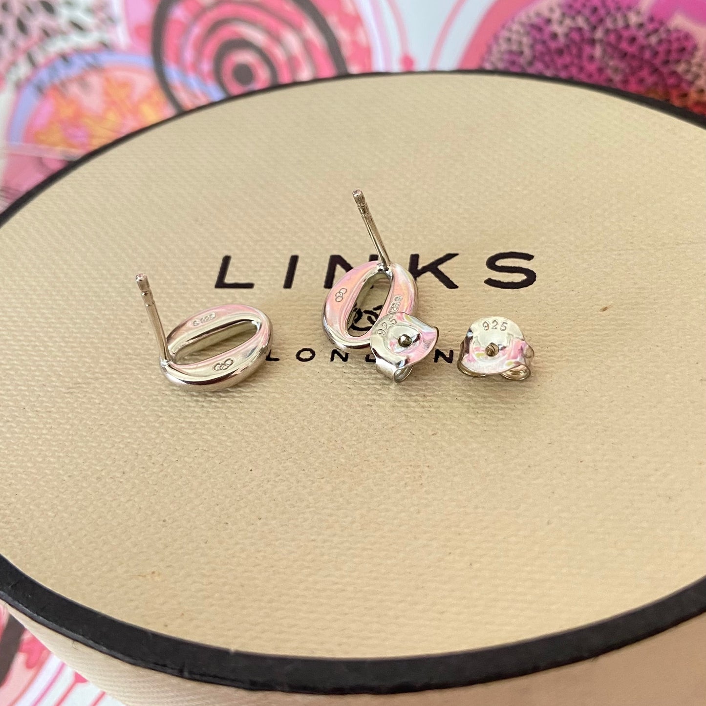 Links of London classic Sterling Silver Oval Stud Earrings.