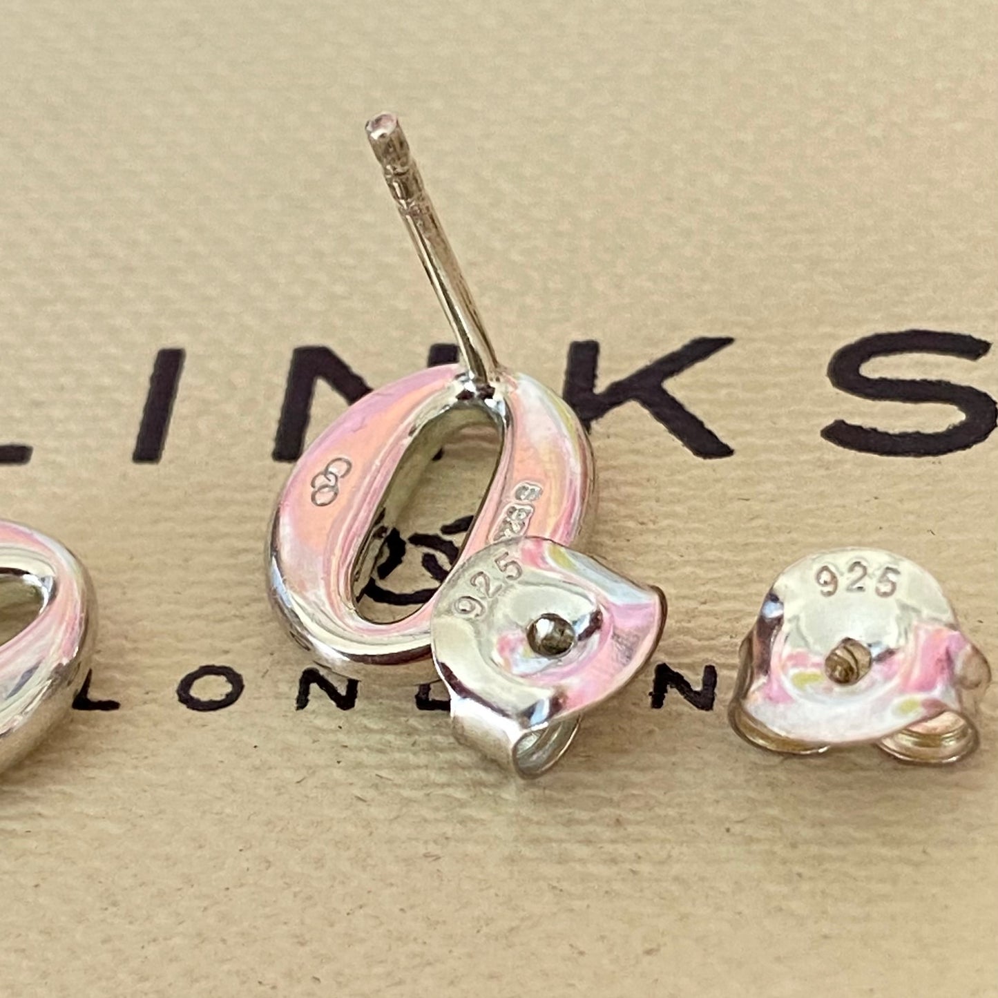 Links of London classic Sterling Silver Oval Stud Earrings.