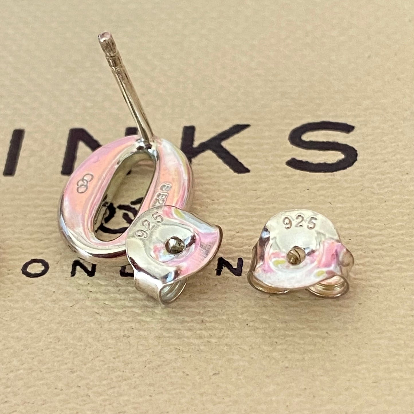 Links of London classic Sterling Silver Oval Stud Earrings.