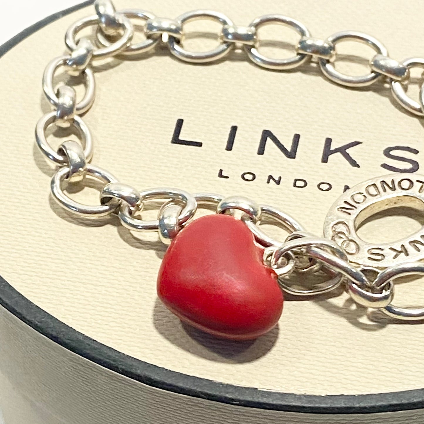 Sterling Silver Links of London Link Chain Pre Loved Links of London Bracelet, T Bar Clasp with 2 Heart Charms
