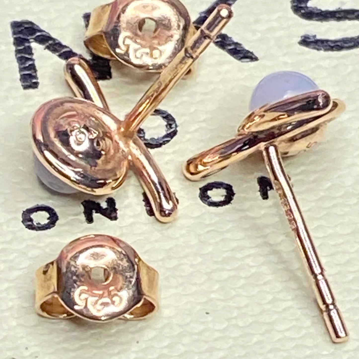 Links of London iconic Serpentine 18kt Rose Gold Vermeil & Blue Lace Agate Gemstone Stud Earrings.
