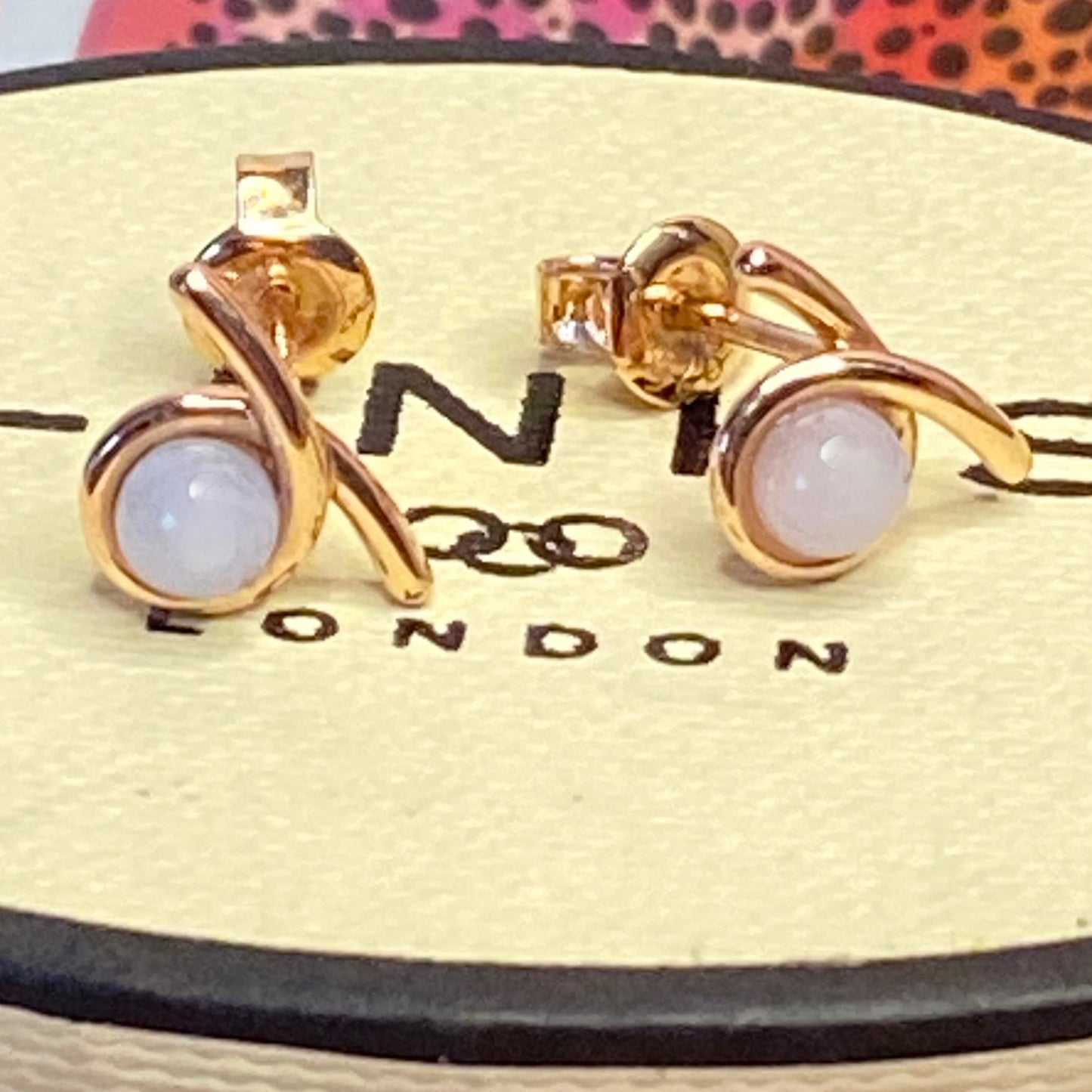 Links of London iconic Serpentine 18kt Rose Gold Vermeil & Blue Lace Agate Gemstone Stud Earrings.