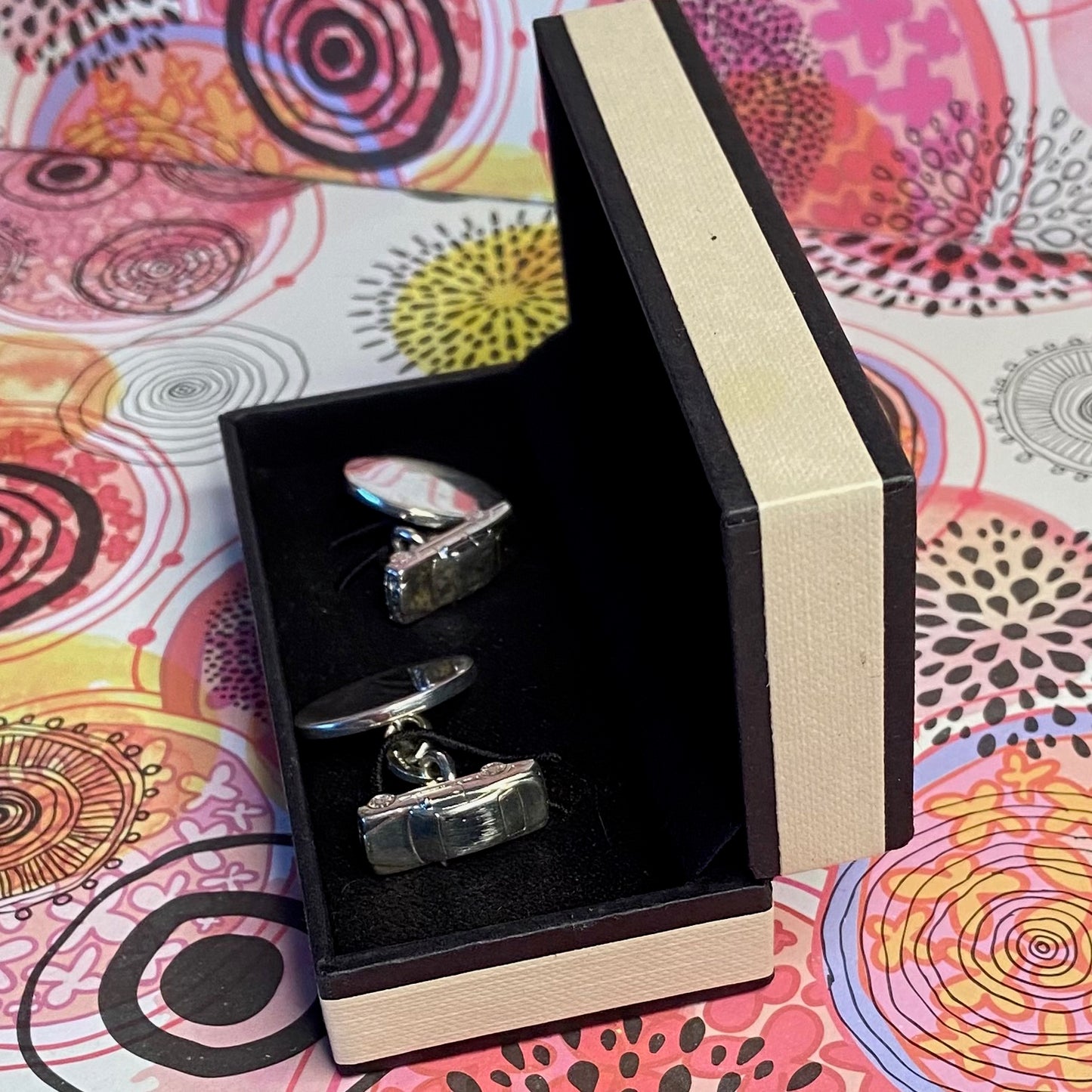 Very Rare Authentic cufflinks Sterling Silver Links of London with london Taxi Car . 24g of solid Silver