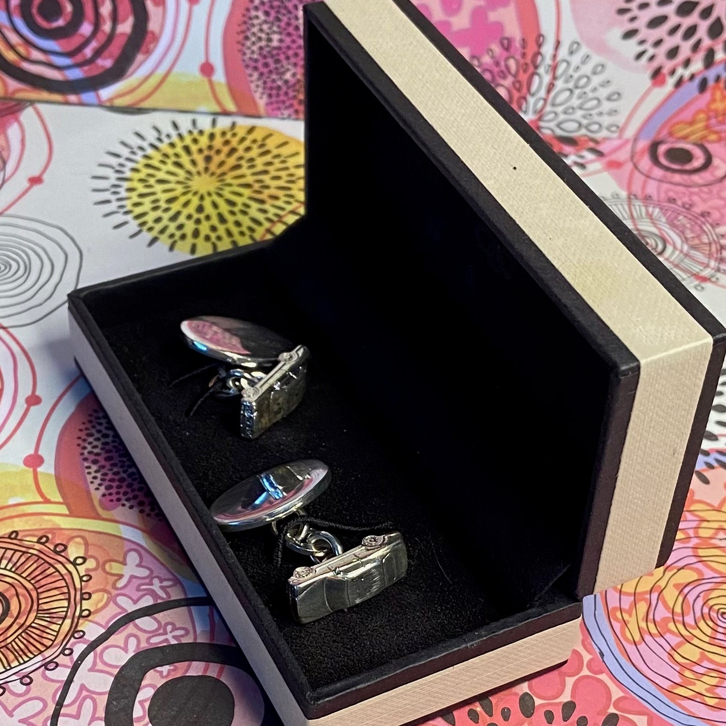 Very Rare Authentic cufflinks Sterling Silver Links of London with london Taxi Car . 24g of solid Silver