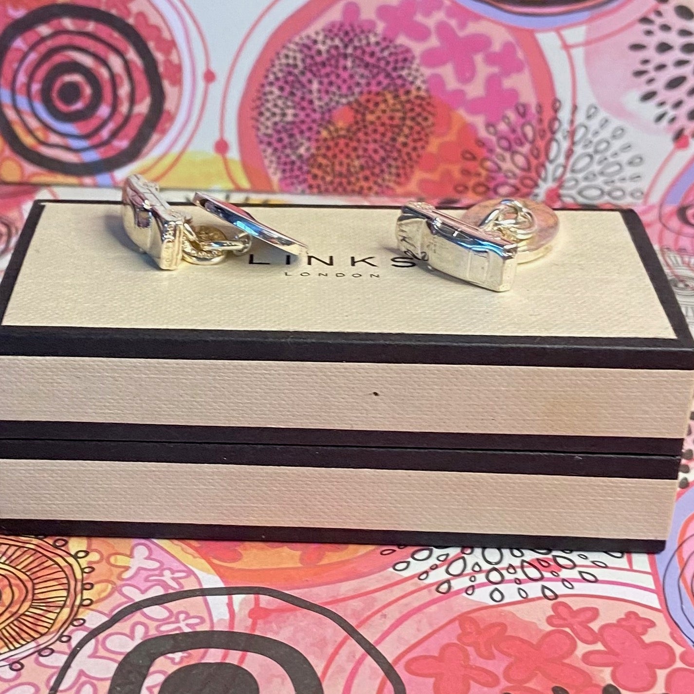 Very Rare Authentic cufflinks Sterling Silver Links of London with london Taxi Car . 24g of solid Silver