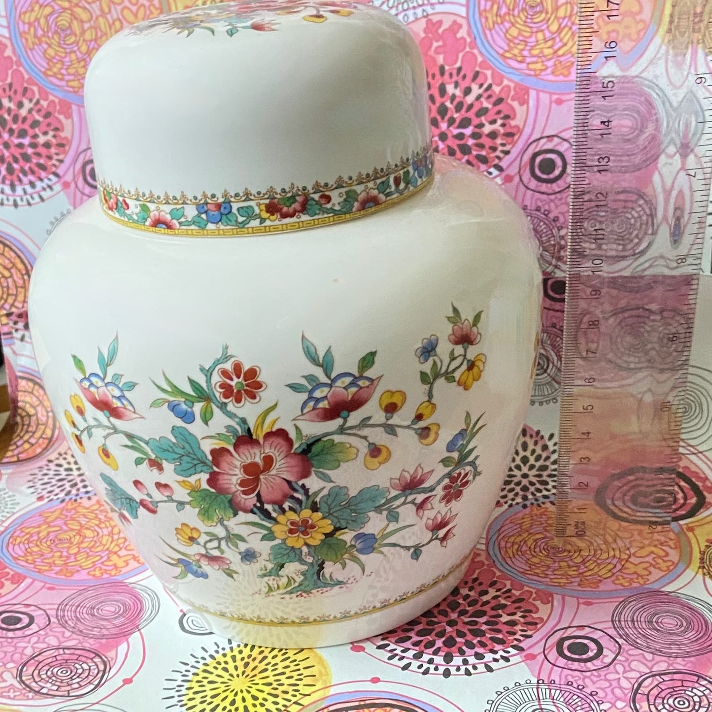 Vintage Fine Bone China Coalport Made in England, Ming Rose, Ginger Jar produced 1970 to 1993. Aprox 17cm High