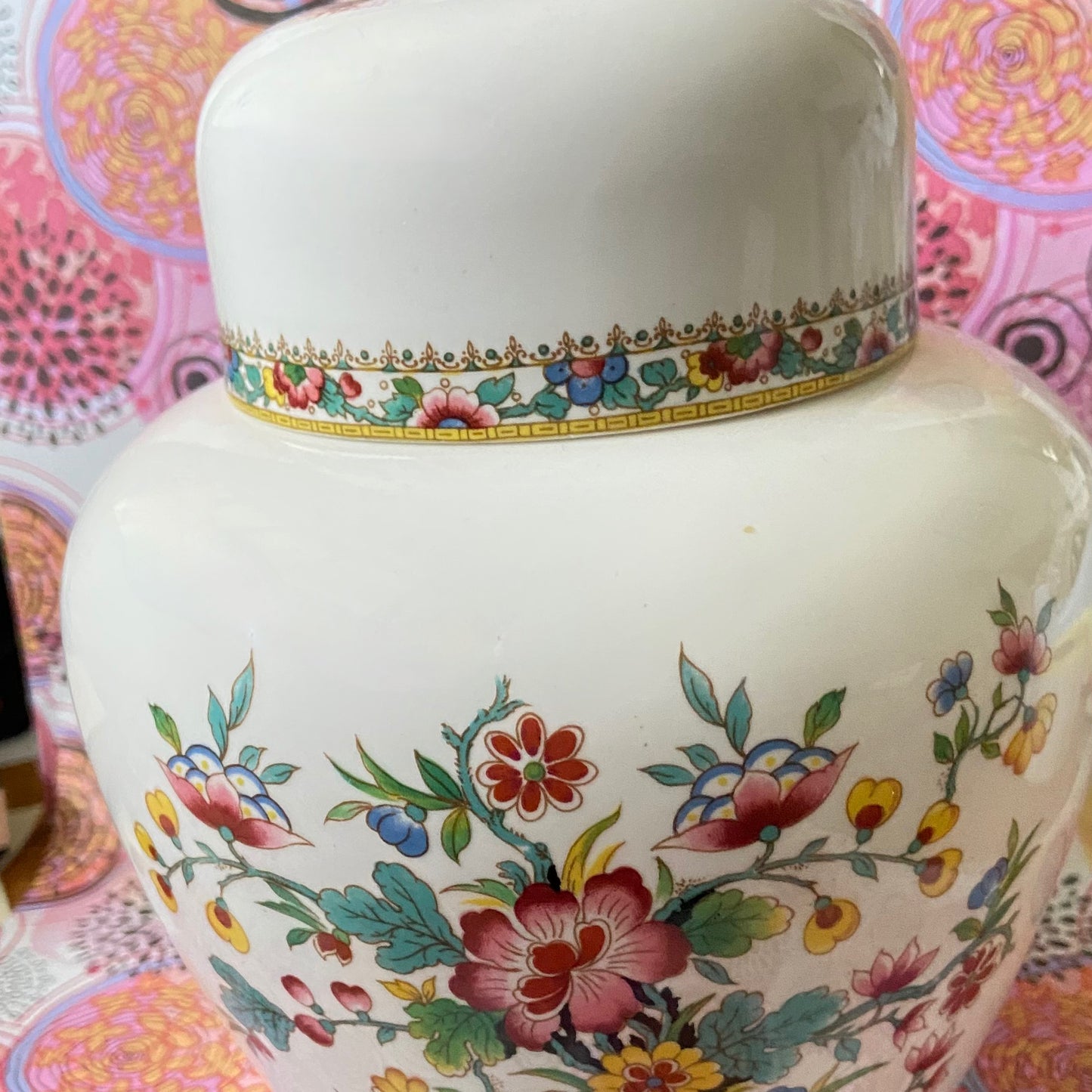 Vintage Fine Bone China Coalport Made in England, Ming Rose, Ginger Jar produced 1970 to 1993. Aprox 17cm High