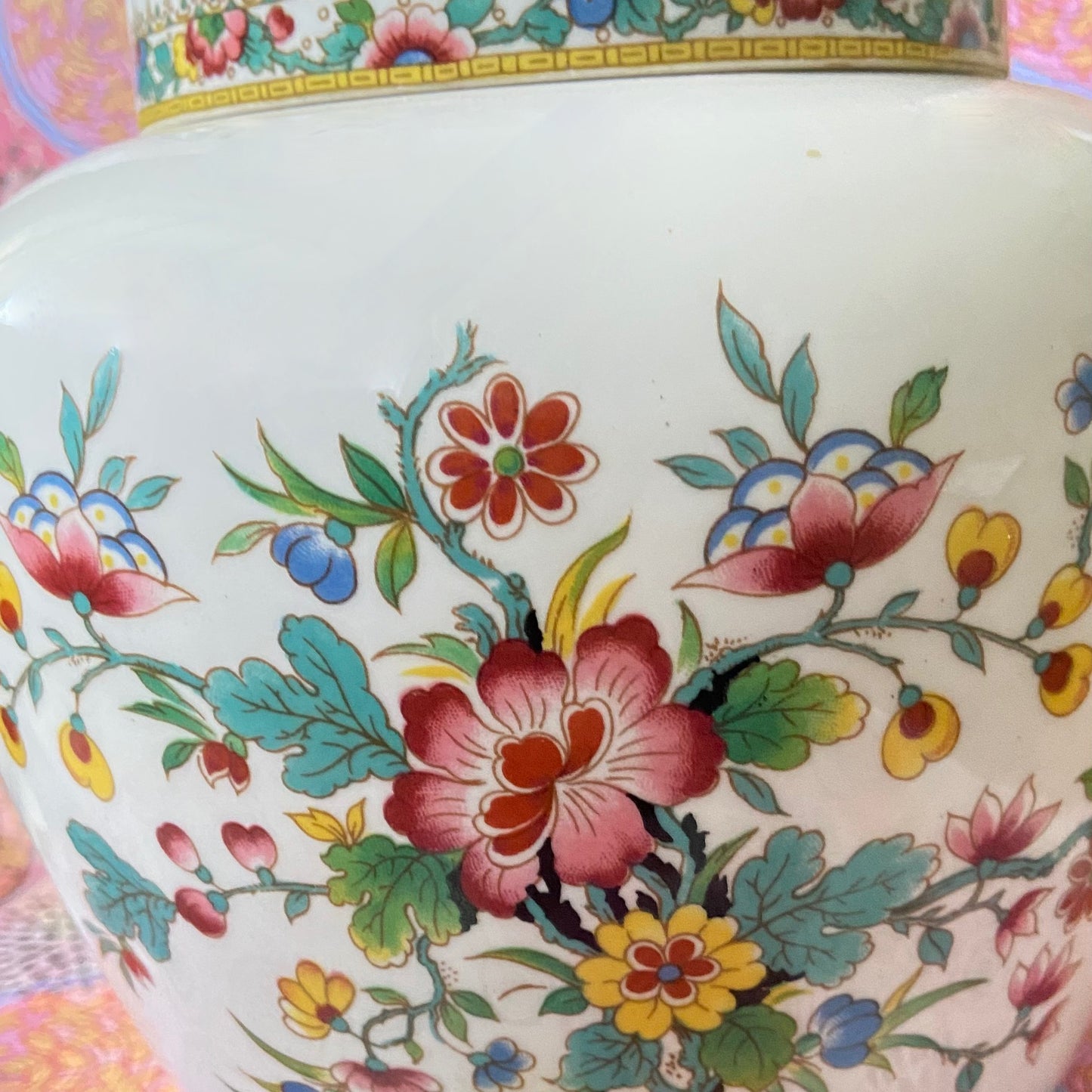 Vintage Fine Bone China Coalport Made in England, Ming Rose, Ginger Jar produced 1970 to 1993. Aprox 17cm High