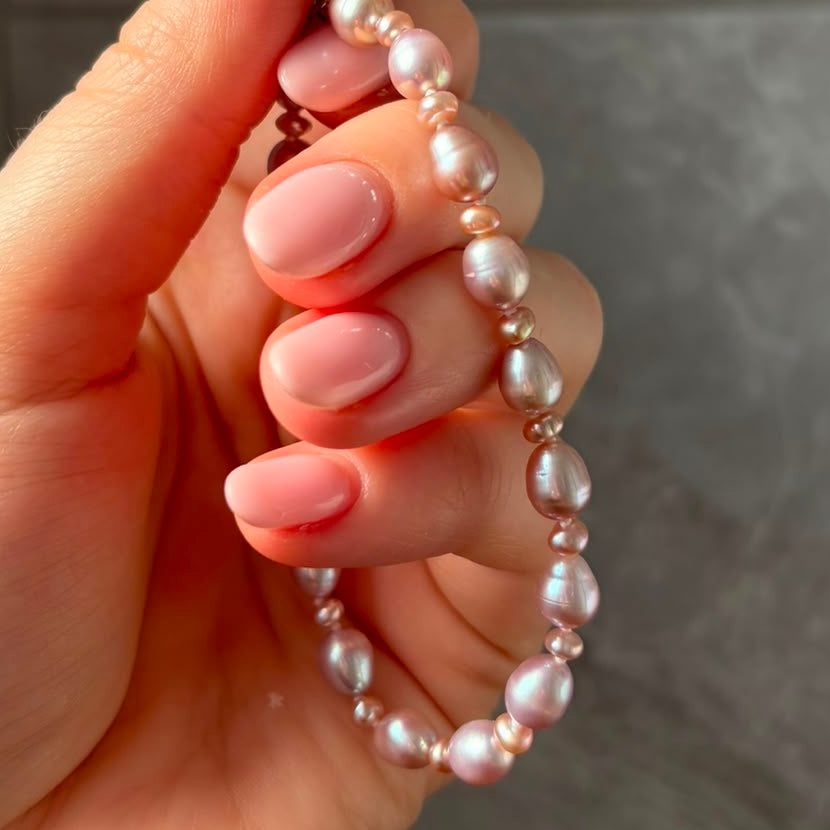 Stunning Pink Cultured Freshwater Pearl Bracelet with a delicate 9ct gold clasps securing it perfectly.  Hallmarked 375 on the clasp presented in a beautiful wooden box