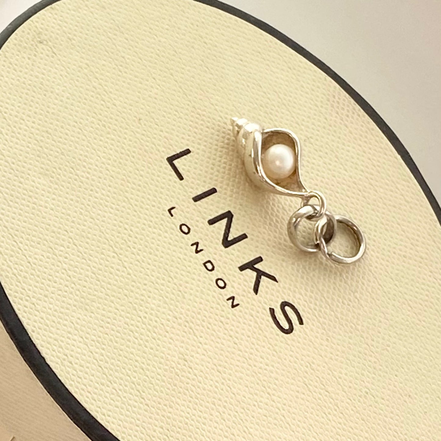 Pre loved Links of London Sterling Silver Pearl Shell Charm
