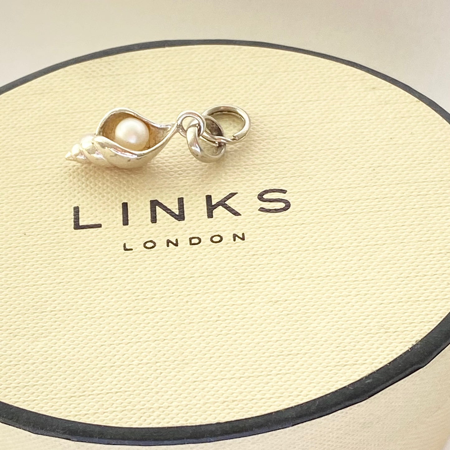 Pre loved Links of London Sterling Silver Pearl Shell Charm