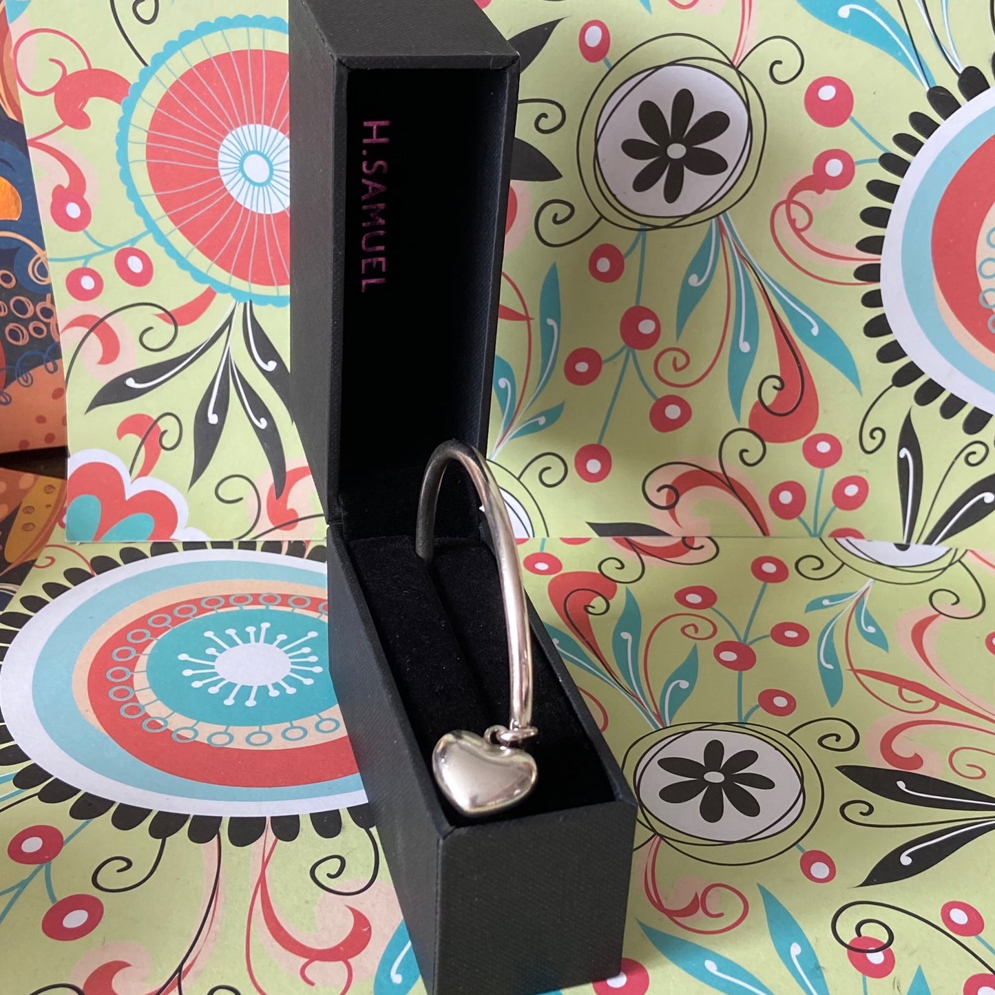 Links of London Bangle with Links of London Puffed Heart Charm  Size: Medium -19cm Round