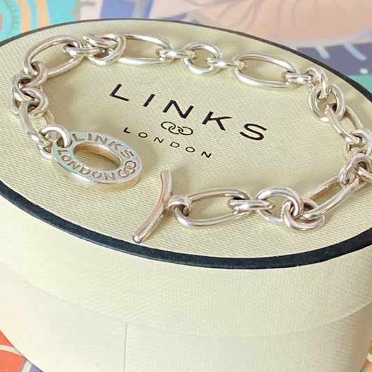 Links of London Signature Bracelet with elongated links and classic hoops.