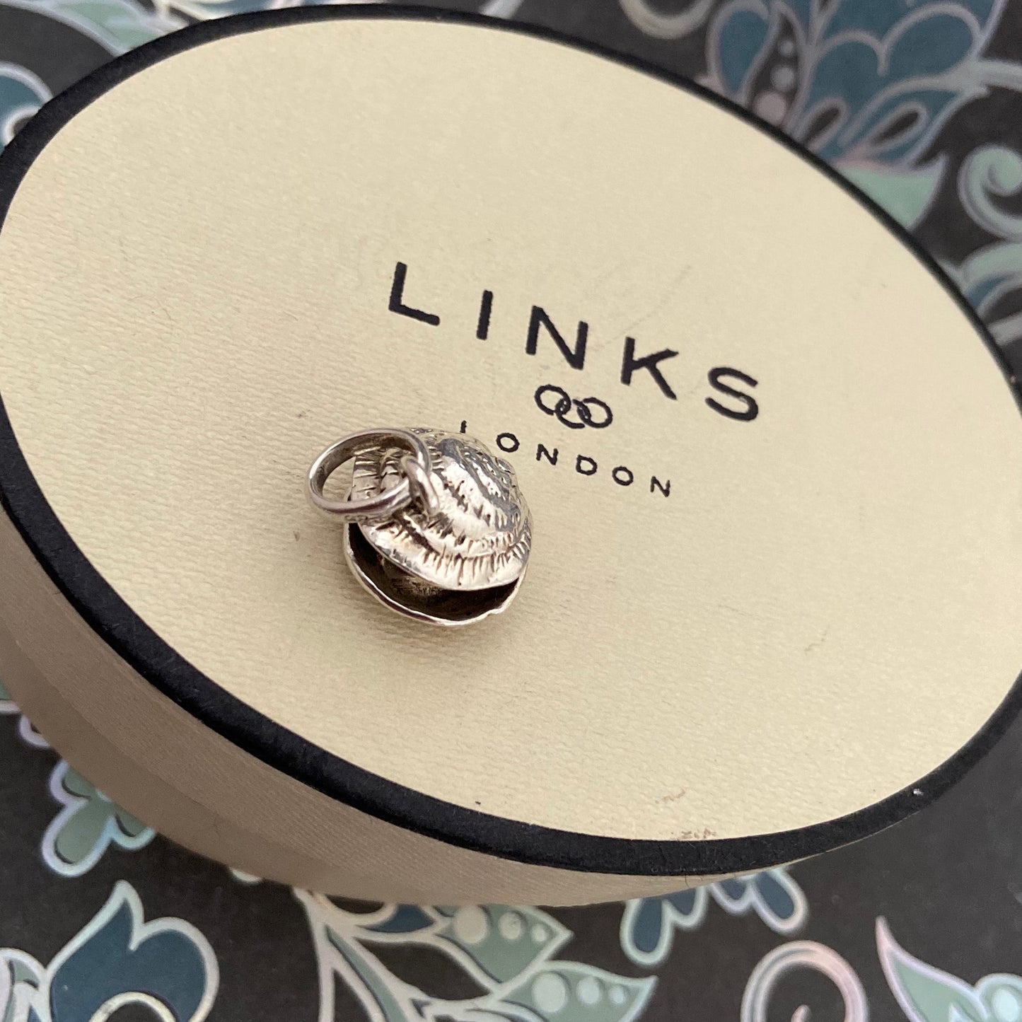 Links of London Lucky Catch Shell with Nested Pearl with top fitting