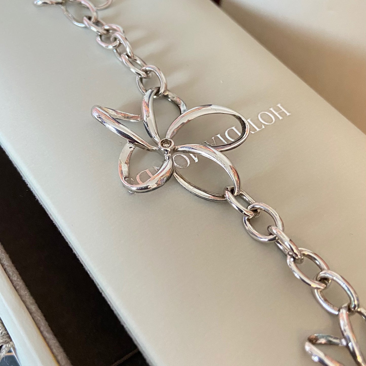 Vintage Hot Diamonds Sterling Silver and Diamond Paradise Open Petal Bracelet