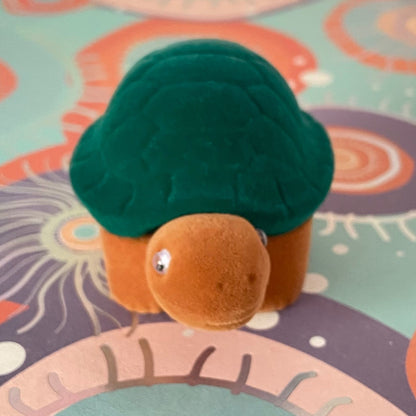 Tortoise 9ct yellow gold Delicate Studs in a Tortoise Box