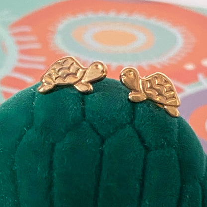 Tortoise 9ct yellow gold Delicate Studs in a Tortoise Box