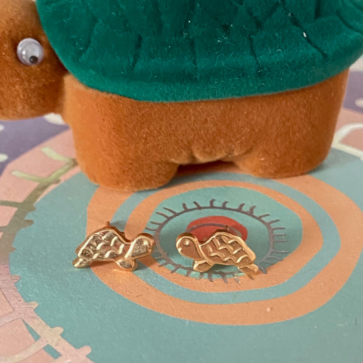 Tortoise 9ct yellow gold Delicate Studs in a Tortoise Box