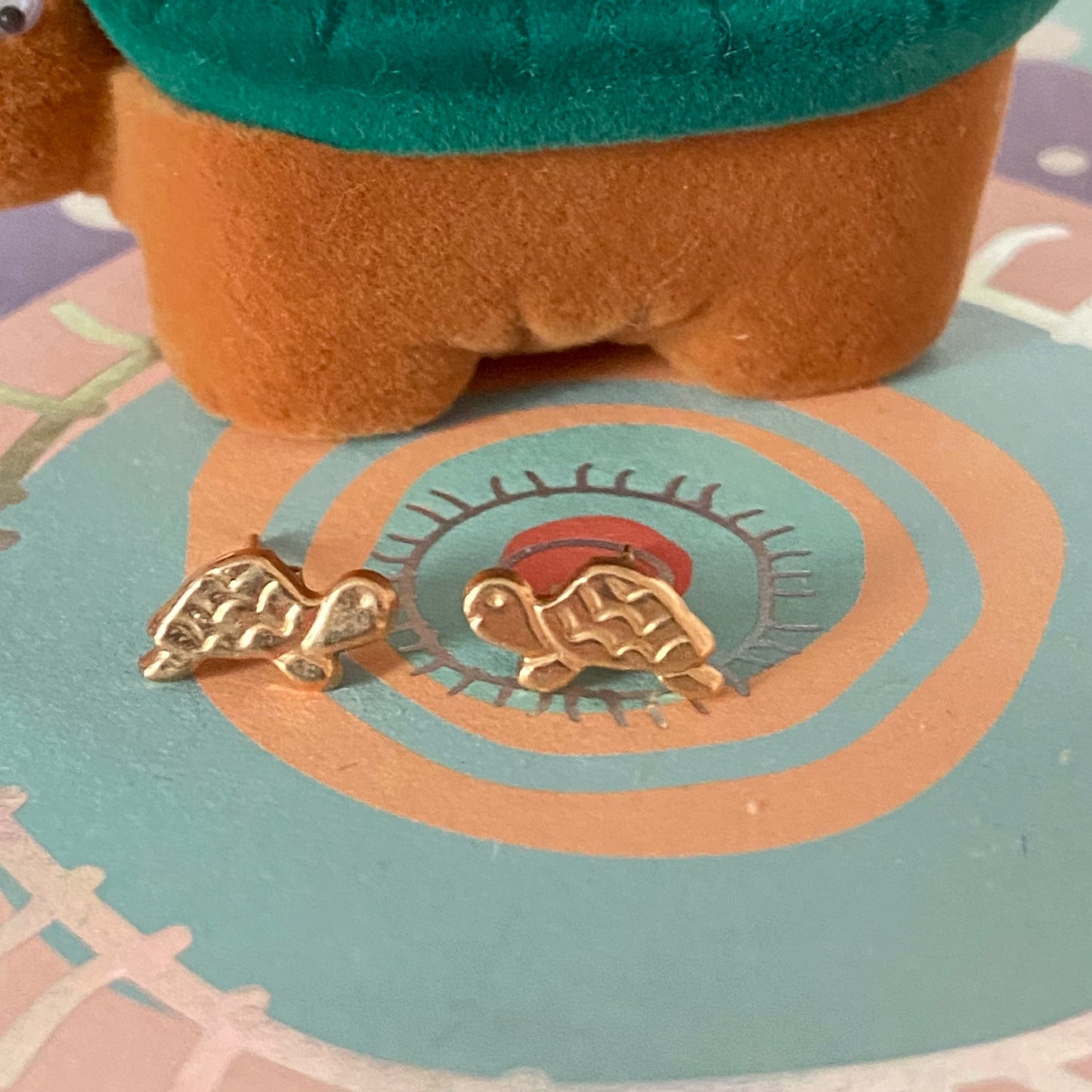 Tortoise 9ct yellow gold Delicate Studs in a Tortoise Box