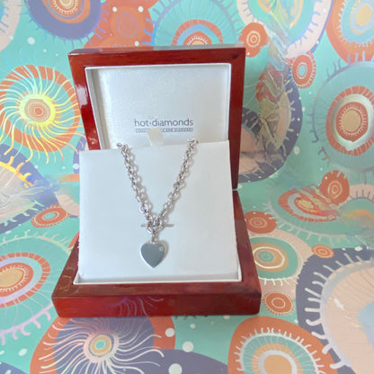 Sure T bar Hot Diamonds Necklace with a Solid Sterling Silver Heart with a Diamond. 26g. 40cm in Length