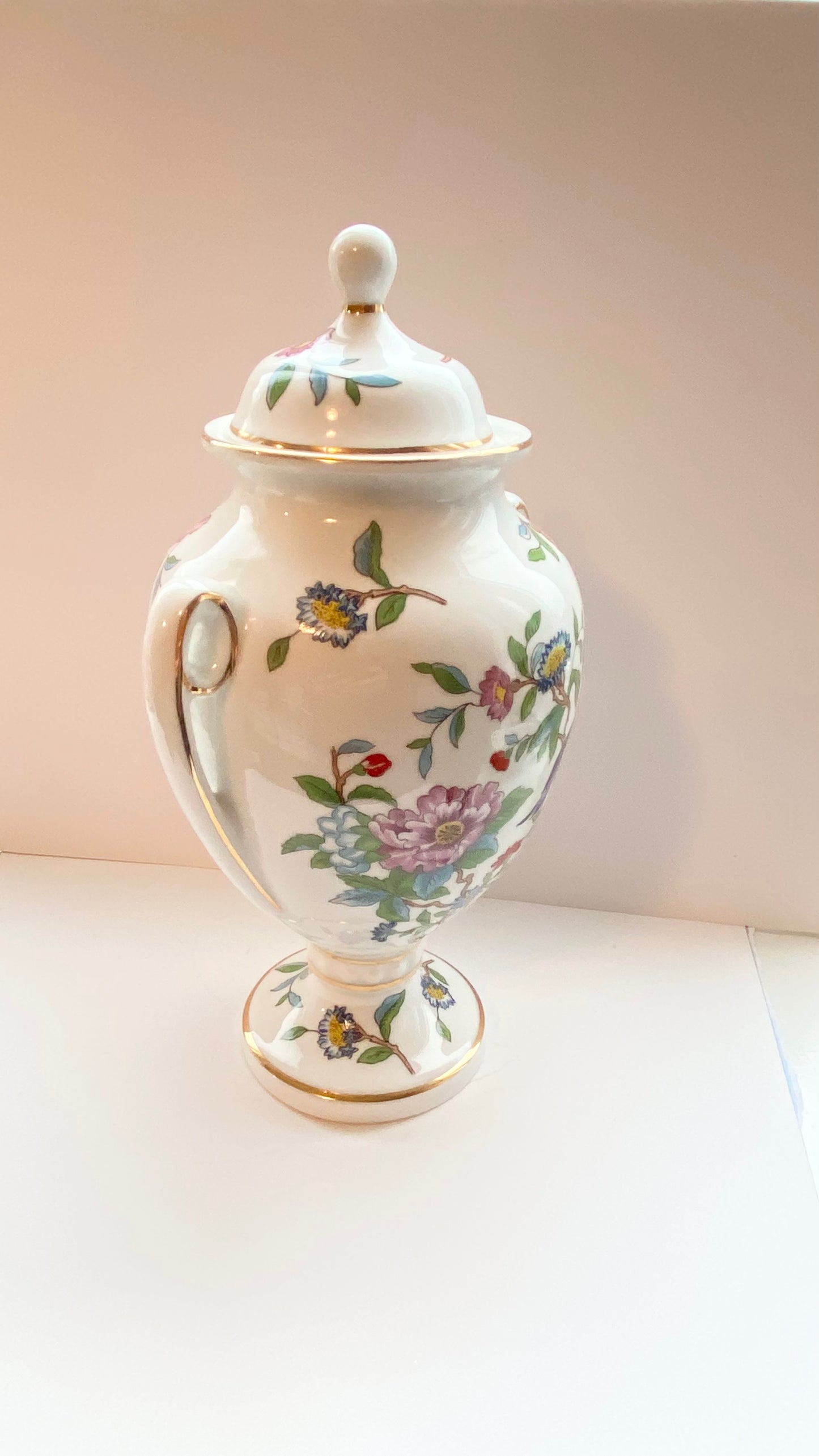 Aynsley Vintage Fine Bone China, Pembroke Design lidded vase in Perfect Condition