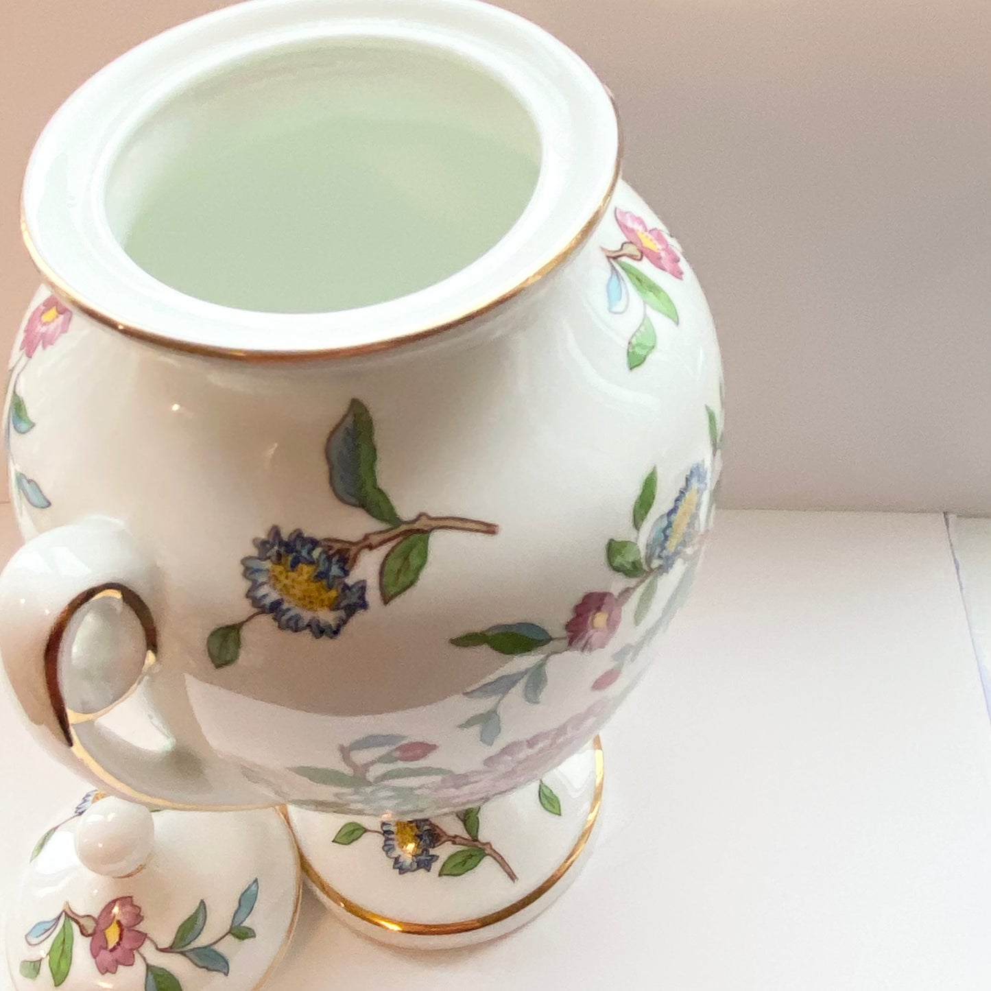 Aynsley Vintage Fine Bone China, Pembroke Design lidded vase in Perfect Condition