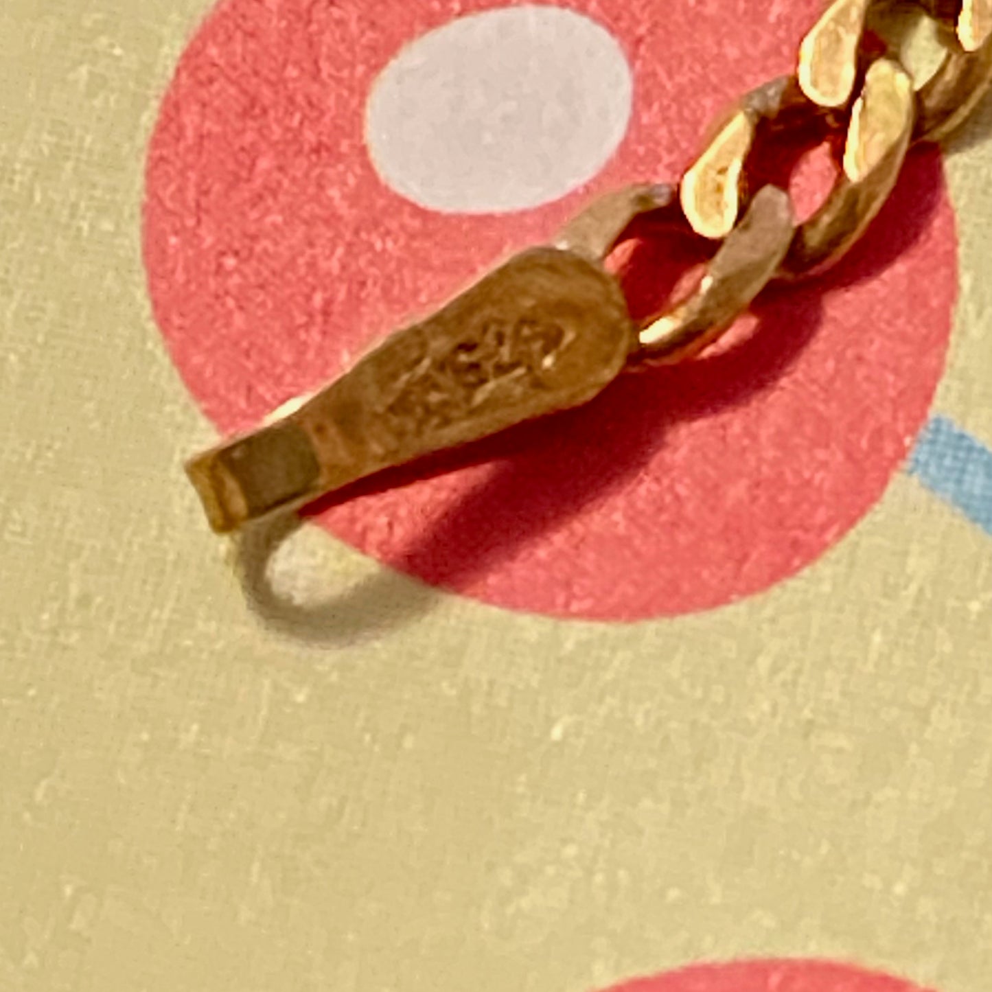 Delicate 9ct Gold Figaro bracelet