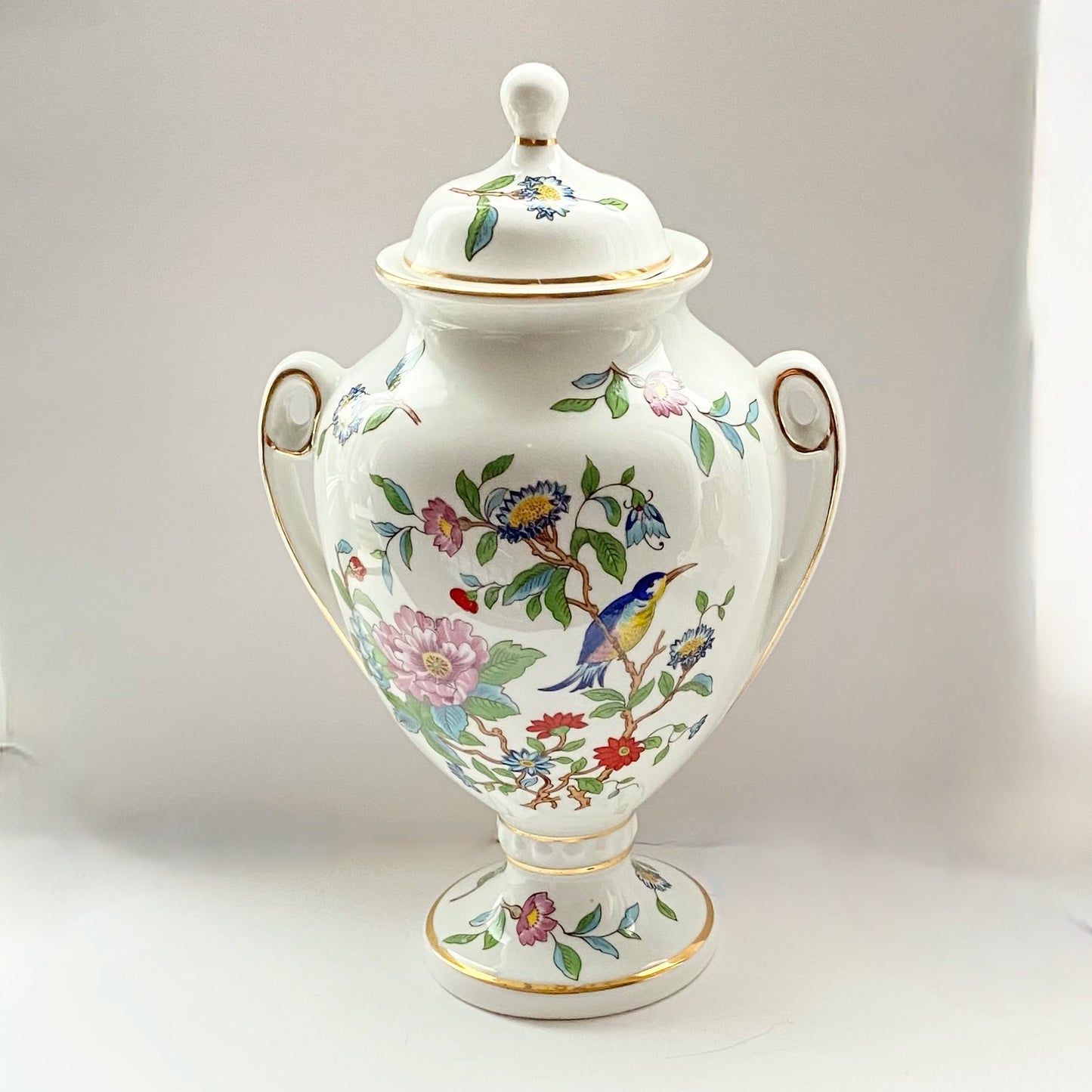 Aynsley Vintage Fine Bone China, Pembroke Design lidded vase in Perfect Condition